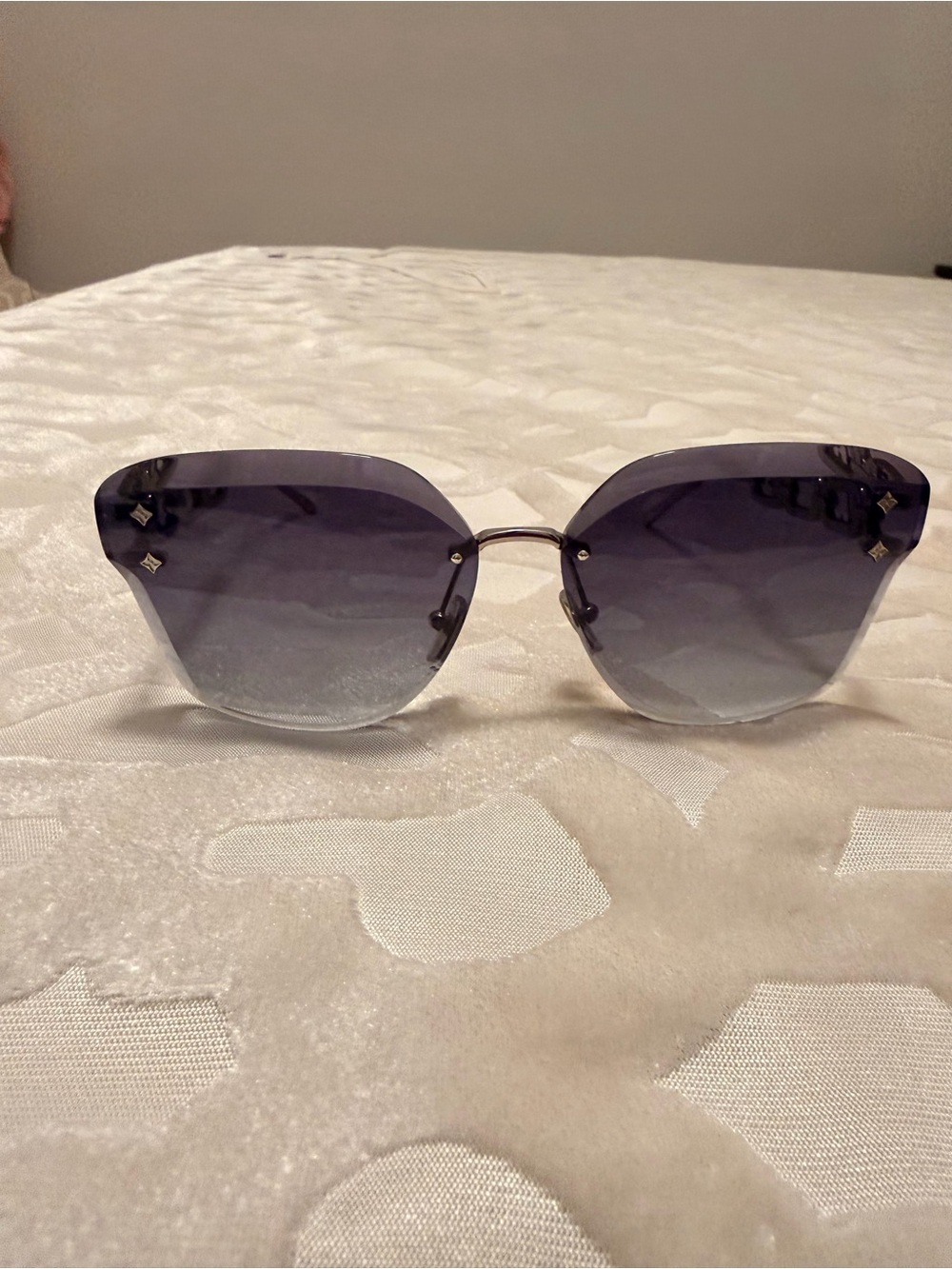 Louis Vuitton Gradient Purple Rimless Sunglasses